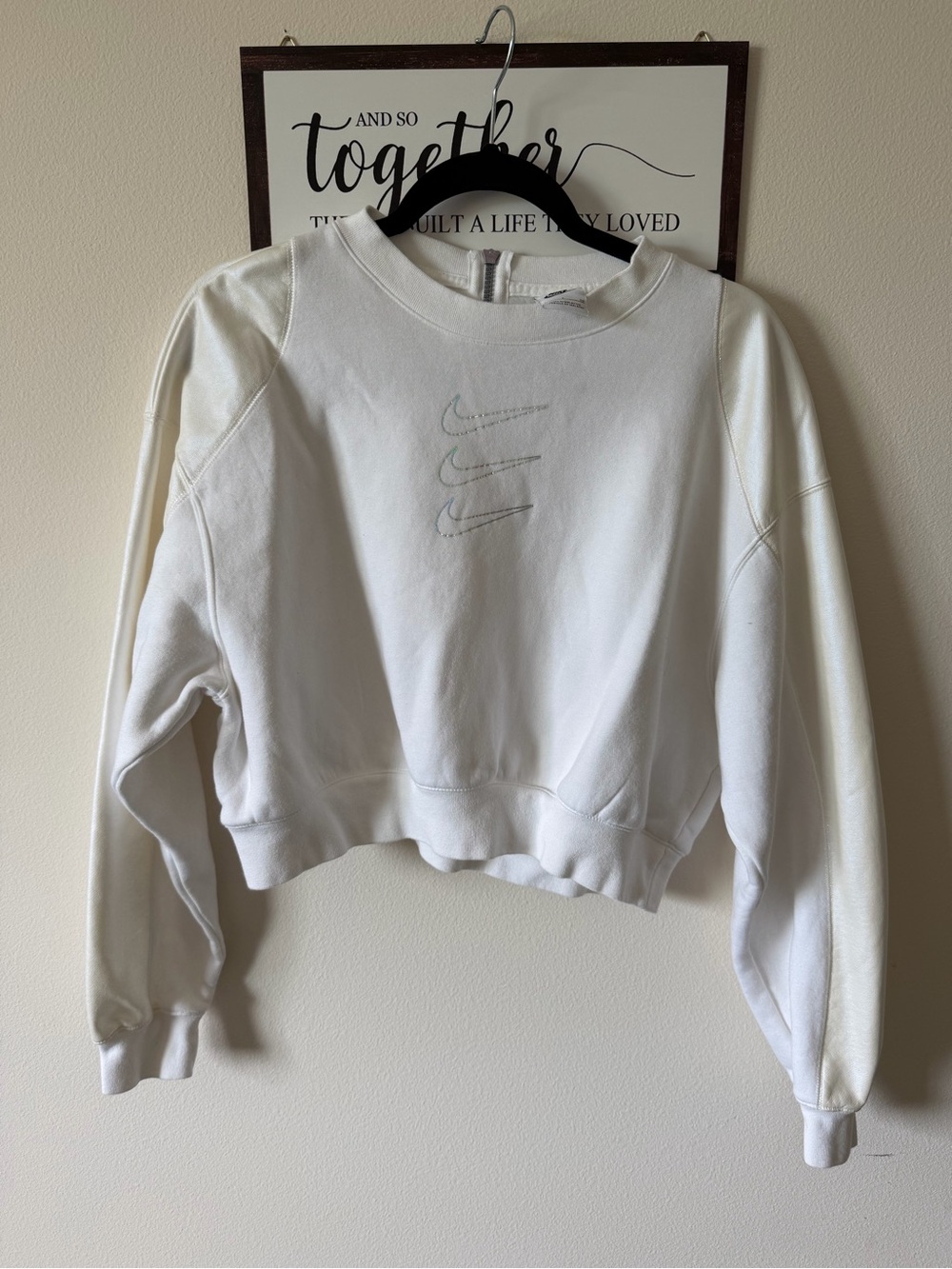 Nike White Cropped Sweatshirt with Triple Swoosh Embroidery